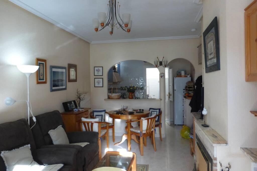 Maison climatisée avec solarium, wifi et piscine Dehesa de Campoamor  Esterno foto